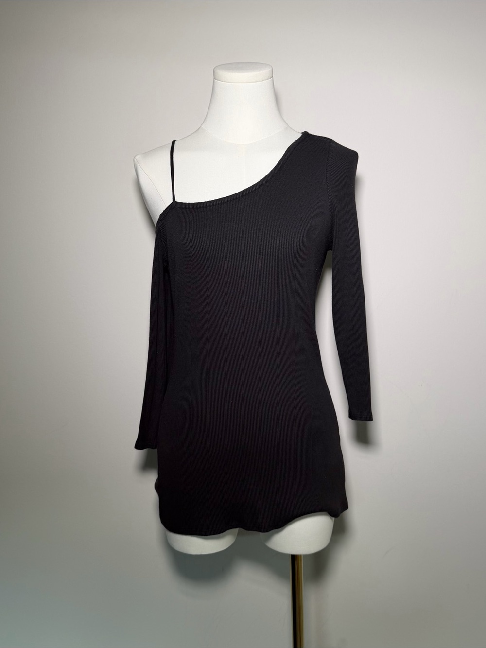 Theory Black Off-Shoulder Top Size M Ribbed